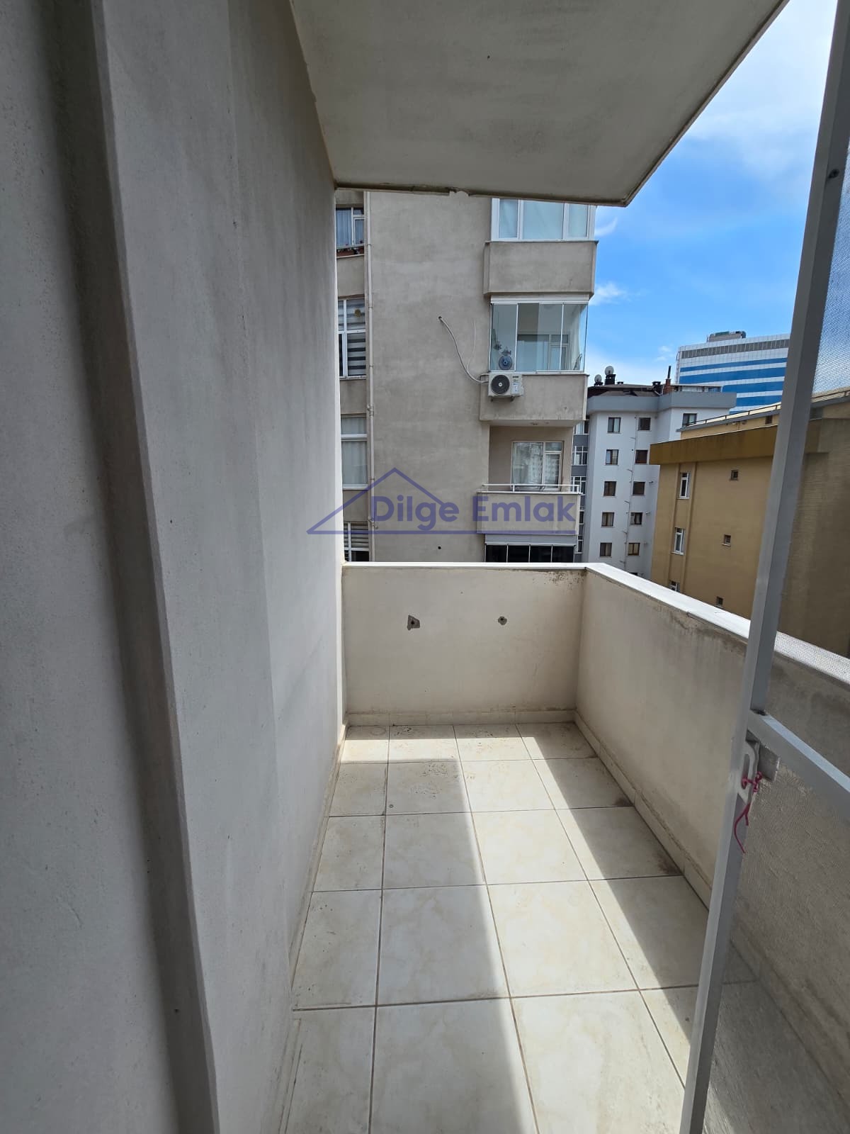 Bostancı Metro’ya Yakın 2+1 Balkonlu Kiralık Daire