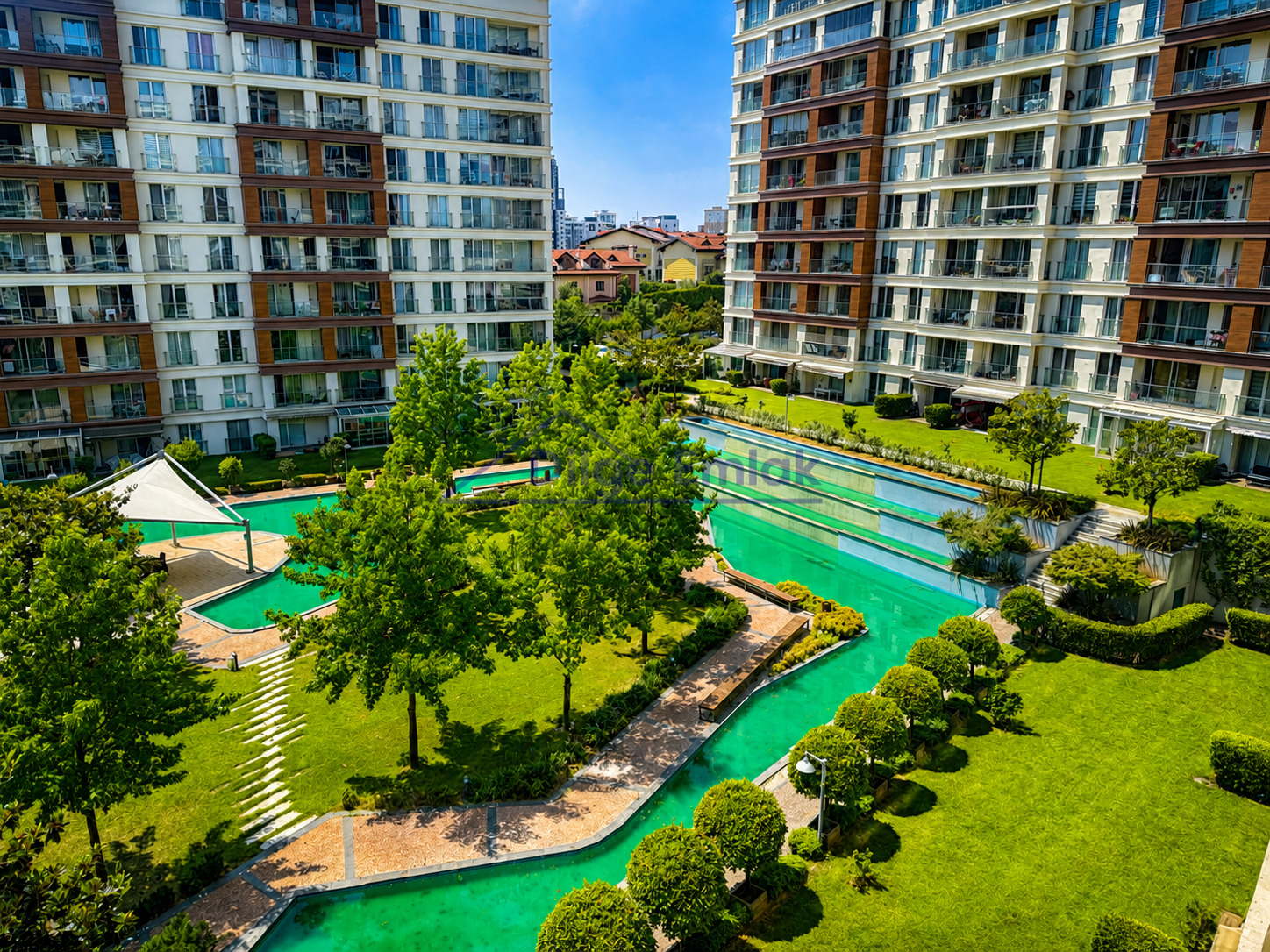 Ümraniye Metro Garden Sitesi 2+1 Balkonlu Satılık Daire