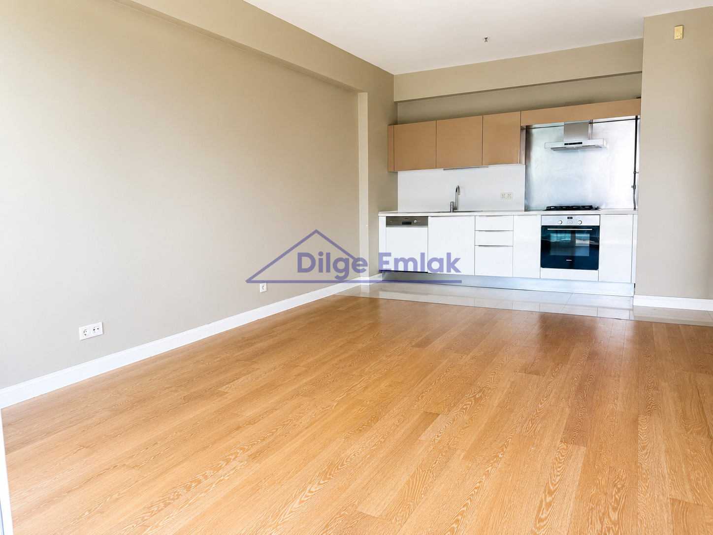 Ümraniye Metro Garden Sitesi 2+1 Balkonlu Satılık Daire