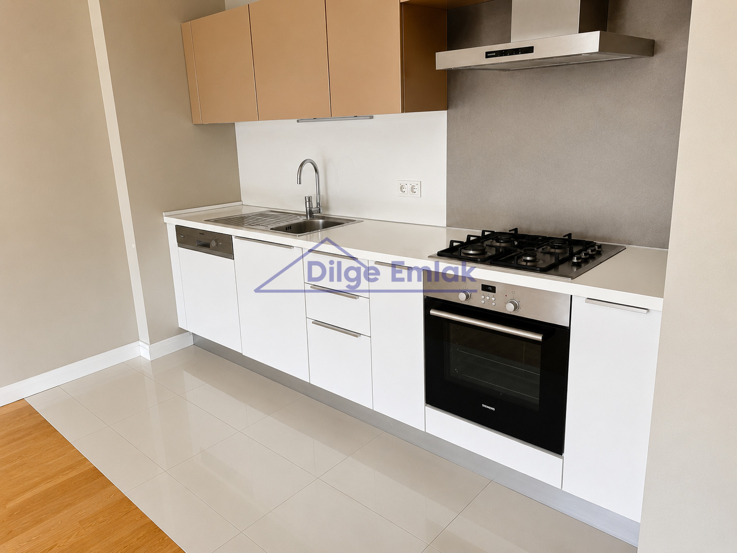 Ümraniye Metro Garden Sitesi 2+1 Balkonlu Satılık Daire