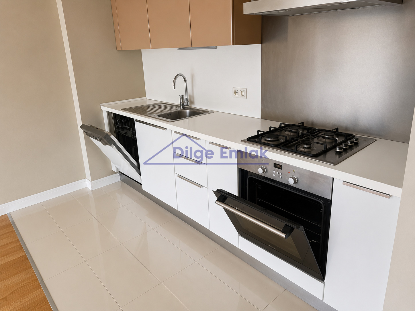 Ümraniye Metro Garden Sitesi 2+1 Balkonlu Satılık Daire