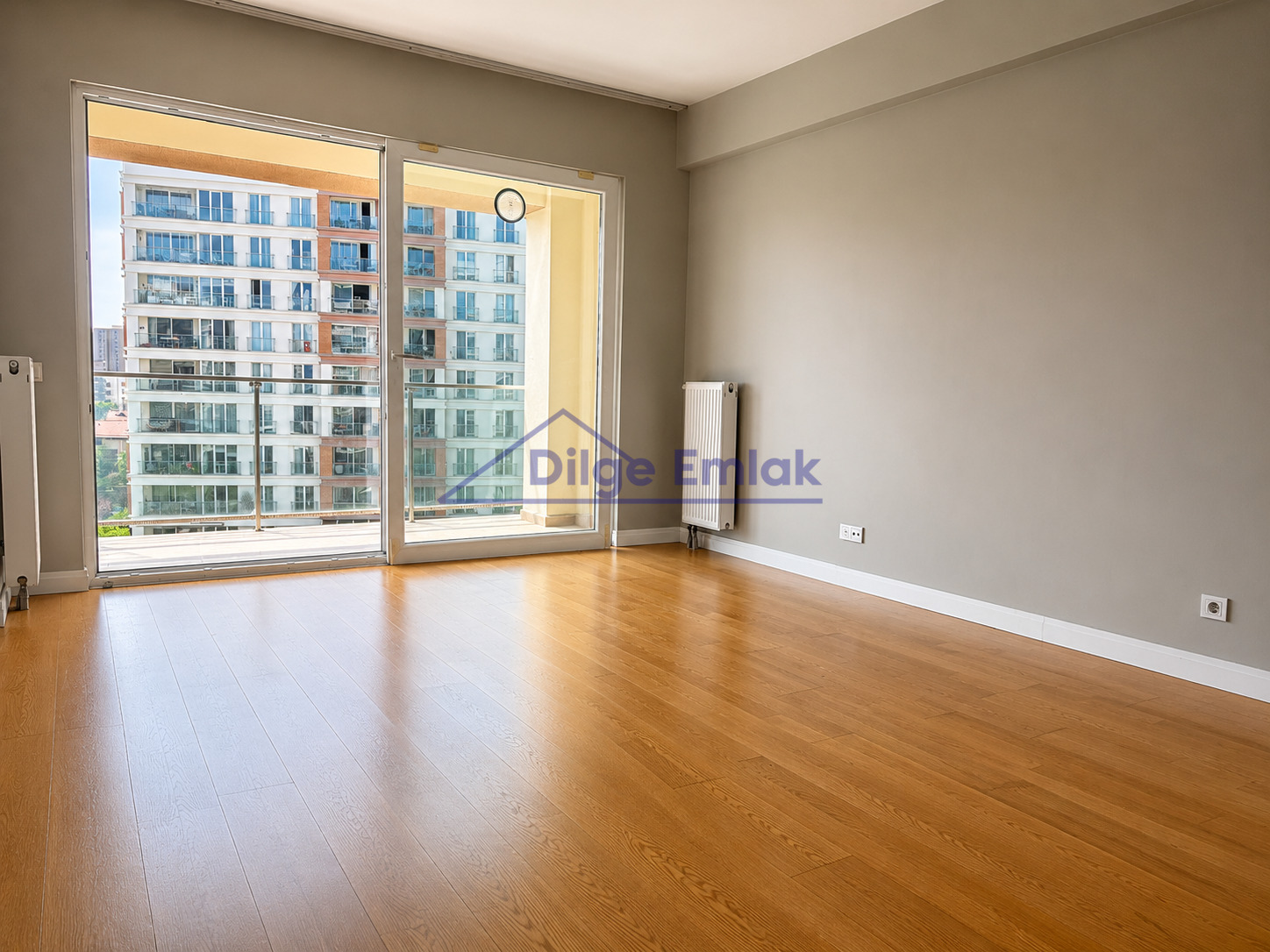 Ümraniye Metro Garden Sitesi 2+1 Balkonlu Satılık Daire