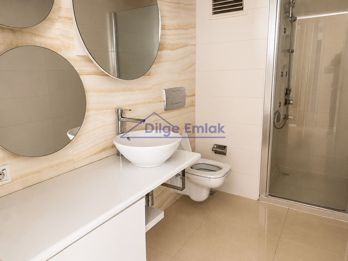 Ümraniye Metro Garden Sitesi 2+1 Balkonlu Satılık Daire