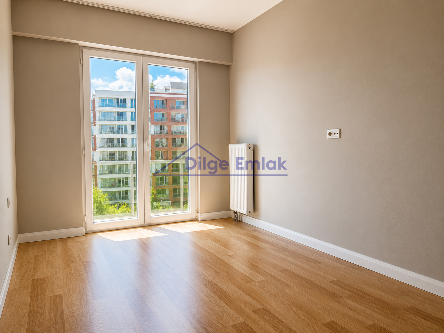 Ümraniye Metro Garden Sitesi 2+1 Balkonlu Satılık Daire