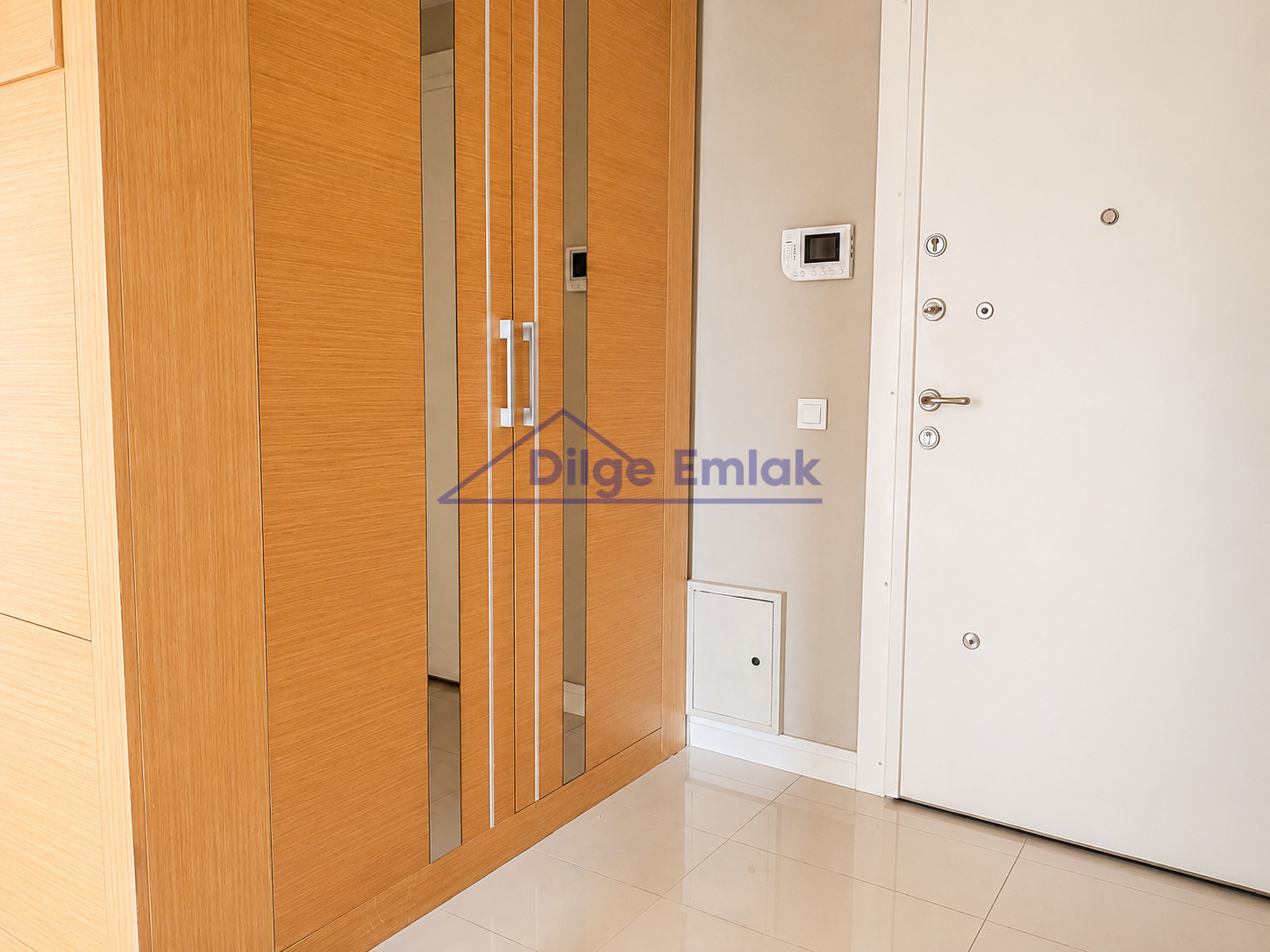 Ümraniye Metro Garden Sitesi 2+1 Balkonlu Satılık Daire