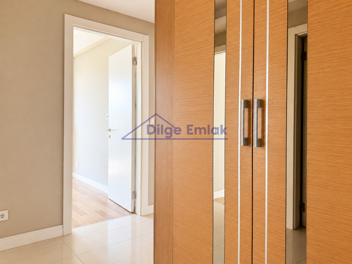 Ümraniye Metro Garden Sitesi 2+1 Balkonlu Satılık Daire