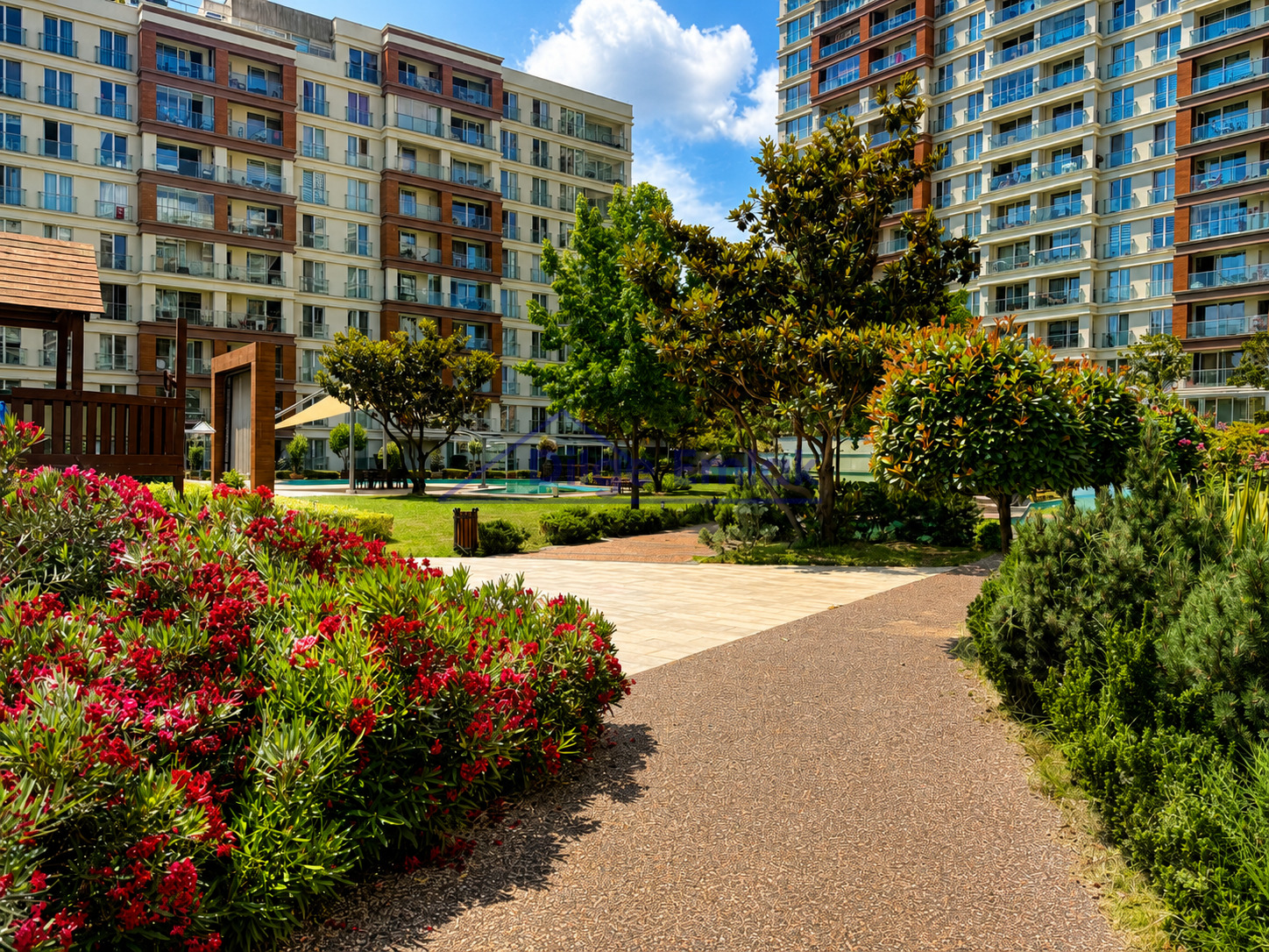 Ümraniye Metro Garden Sitesi 2+1 Balkonlu Satılık Daire