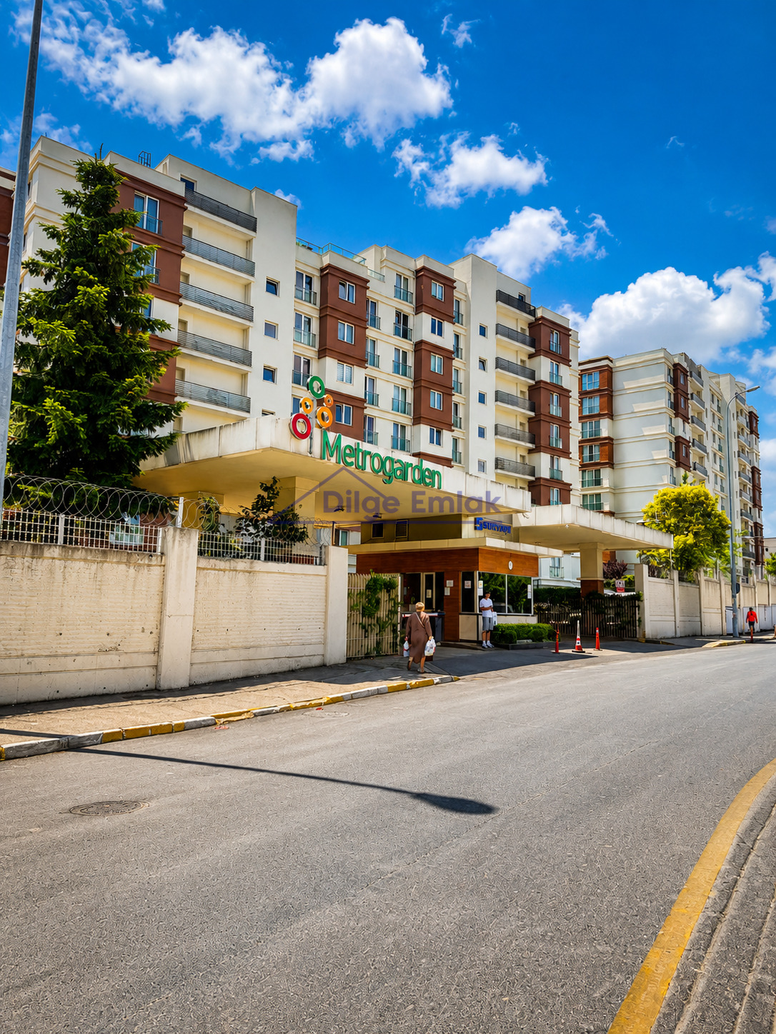 Ümraniye Metro Garden Sitesi 2+1 Balkonlu Satılık Daire