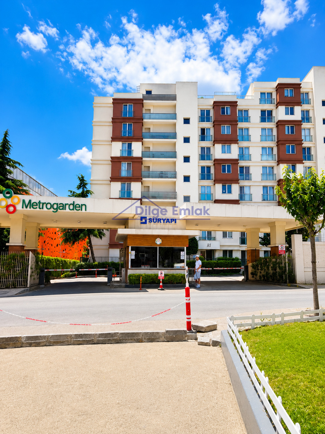 Ümraniye Metro Garden Sitesi 2+1 Balkonlu Satılık Daire