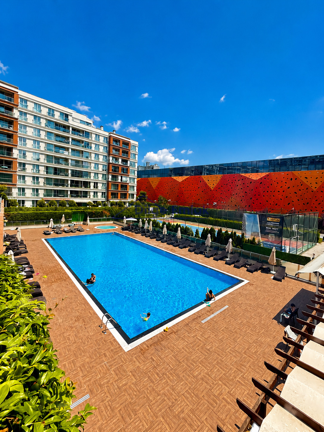 Ümraniye Metro Garden Sitesi 2+1 Balkonlu Satılık Daire