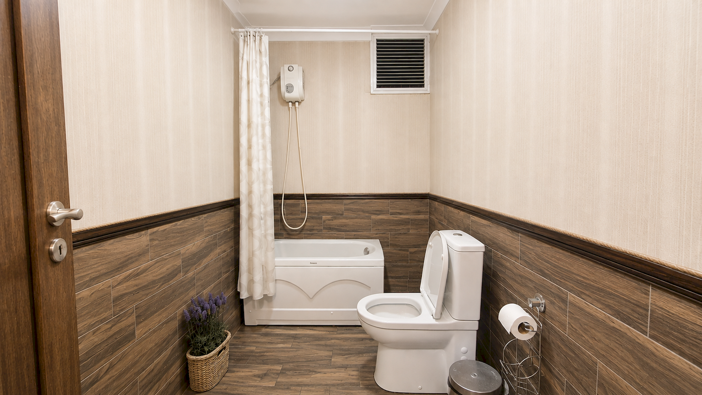 Selamiçeşme Bağdat Caddesi üzeri 2+1 Bakımlı Kiralık İşyeri