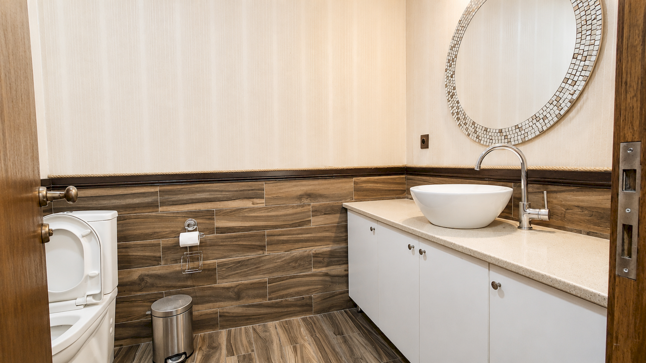 Selamiçeşme Bağdat Caddesi üzeri 2+1 Bakımlı Kiralık İşyeri