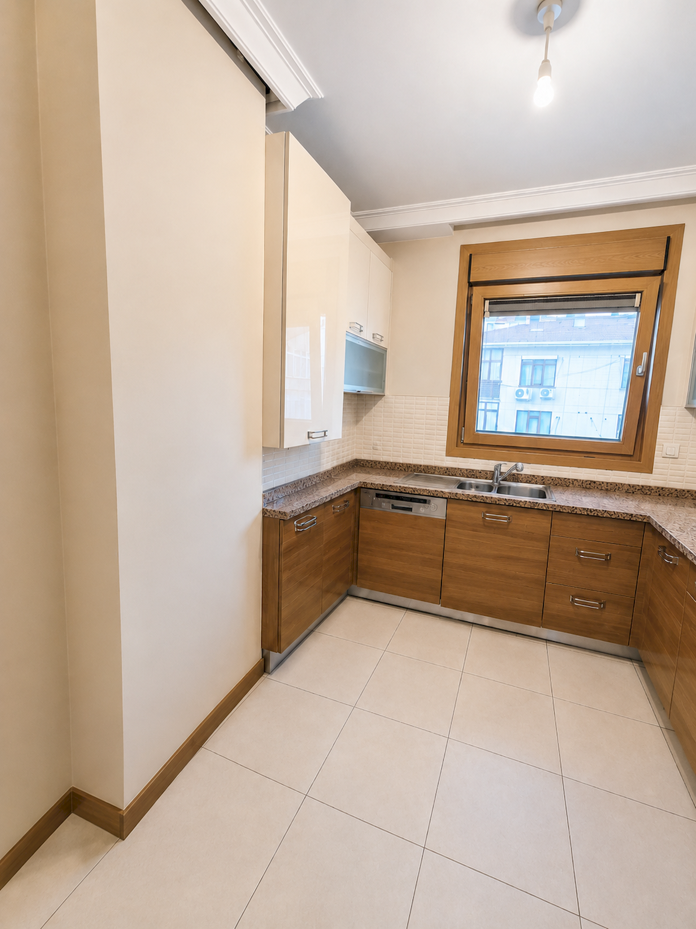 Şaşkınbakkal Bağdat Caddesine 2.Bina 90 m2 Net 9 Yıllık Satılık Daire
