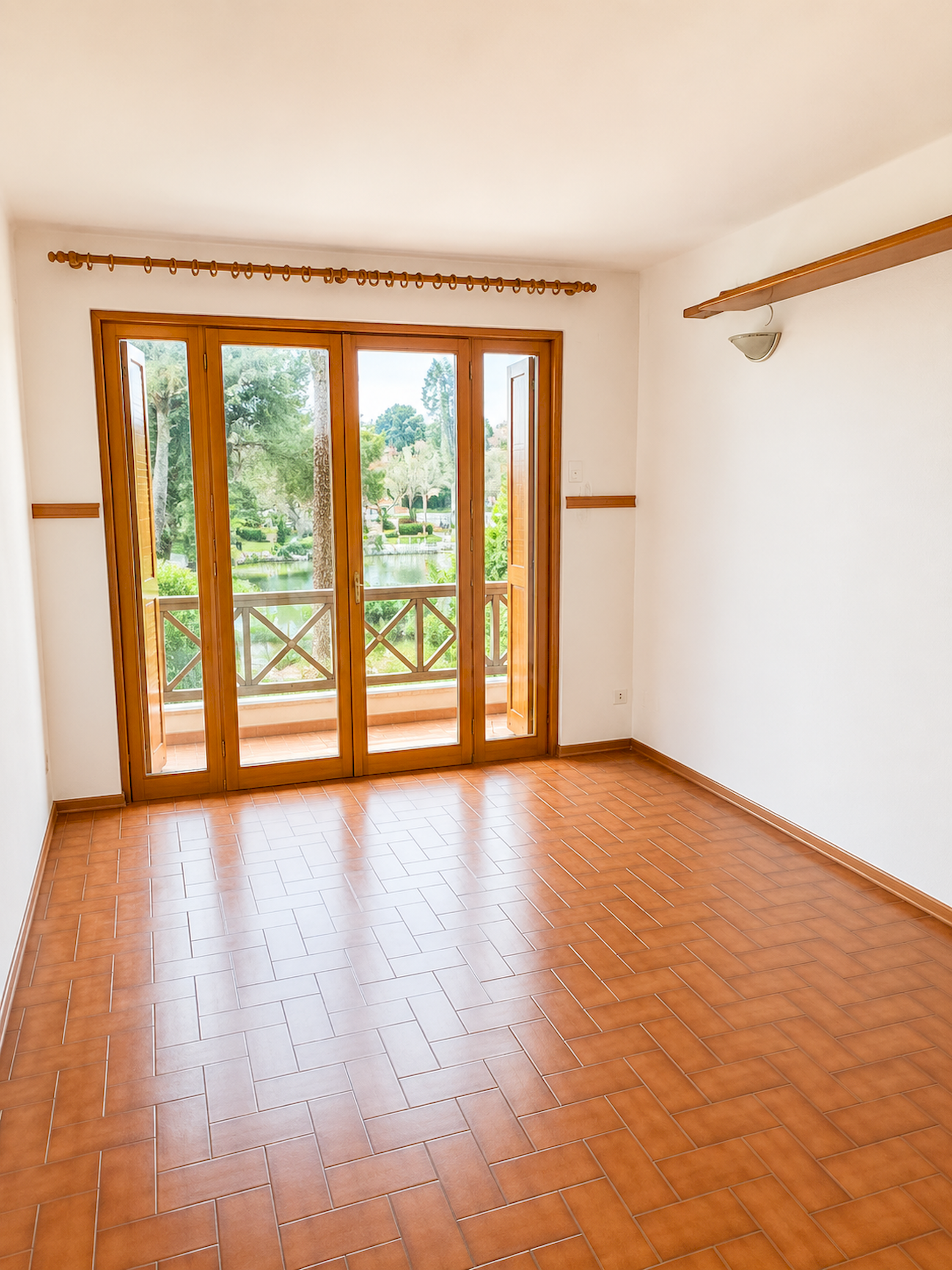 İznik Darka Tatil Köyünde 2+1 Gölet Manzaralı Satılık Dubleks