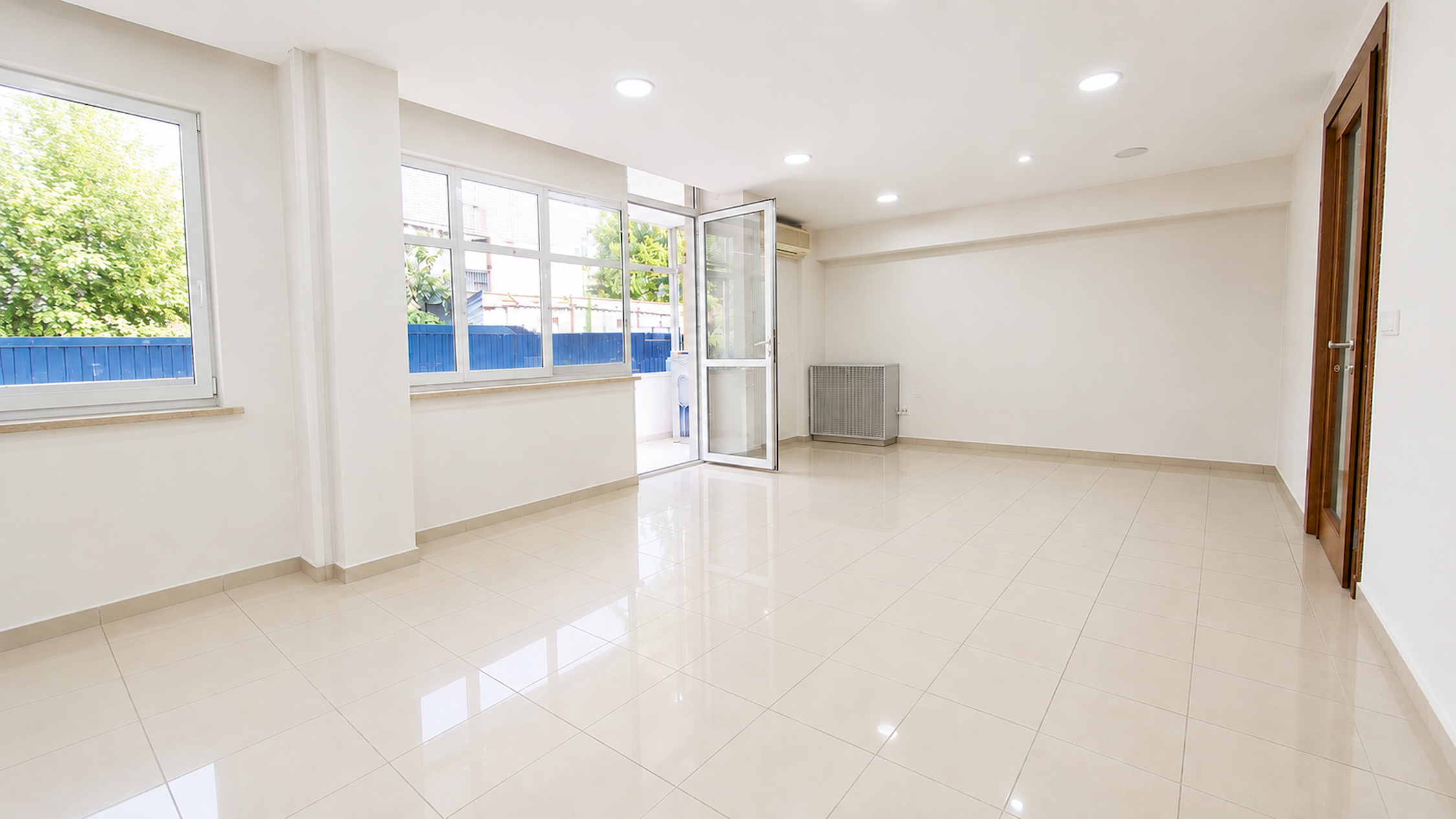 Selamiçeşme Bağdat Caddesi üzeri 2+1 Bakımlı Kiralık İşyeri