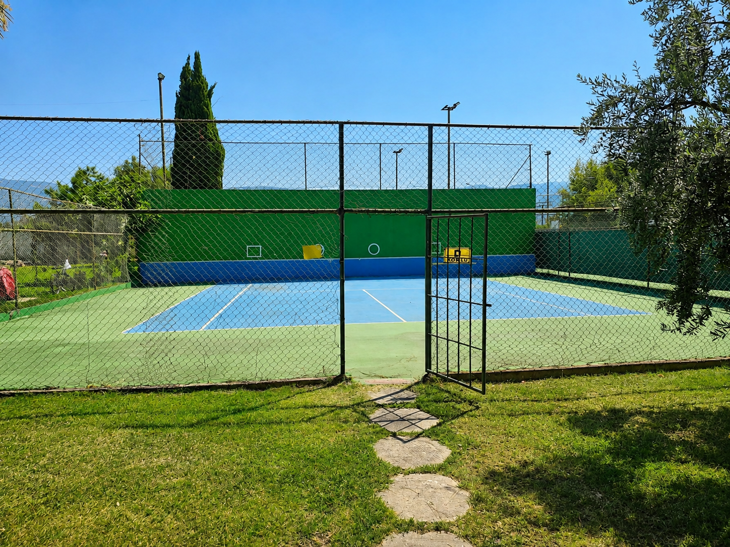 İznik Darka Tatil Köyünde 2+1 Gölet Manzaralı Satılık Dubleks