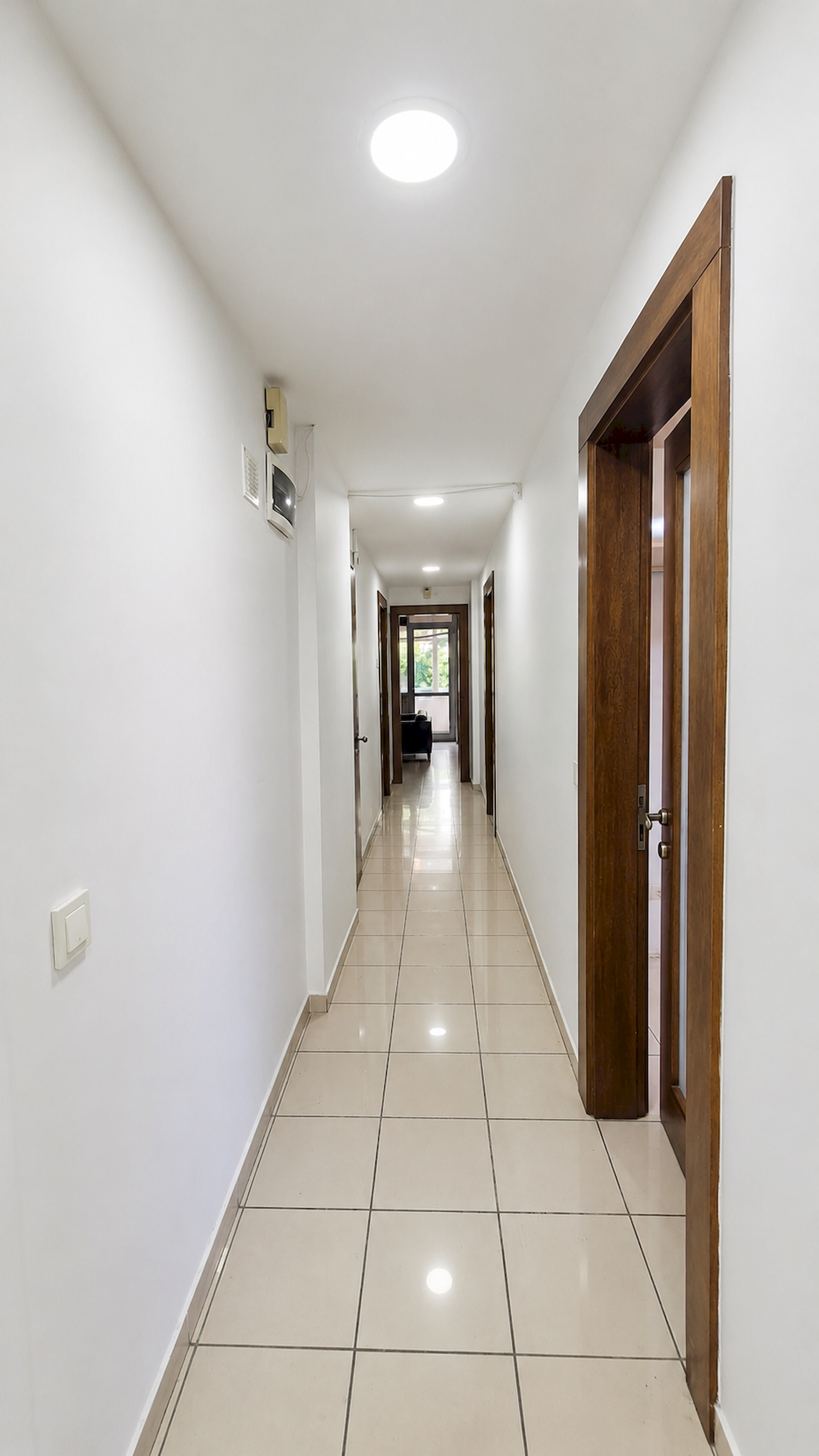 Selamiçeşme Bağdat Caddesi üzeri 2+1 Bakımlı Kiralık İşyeri
