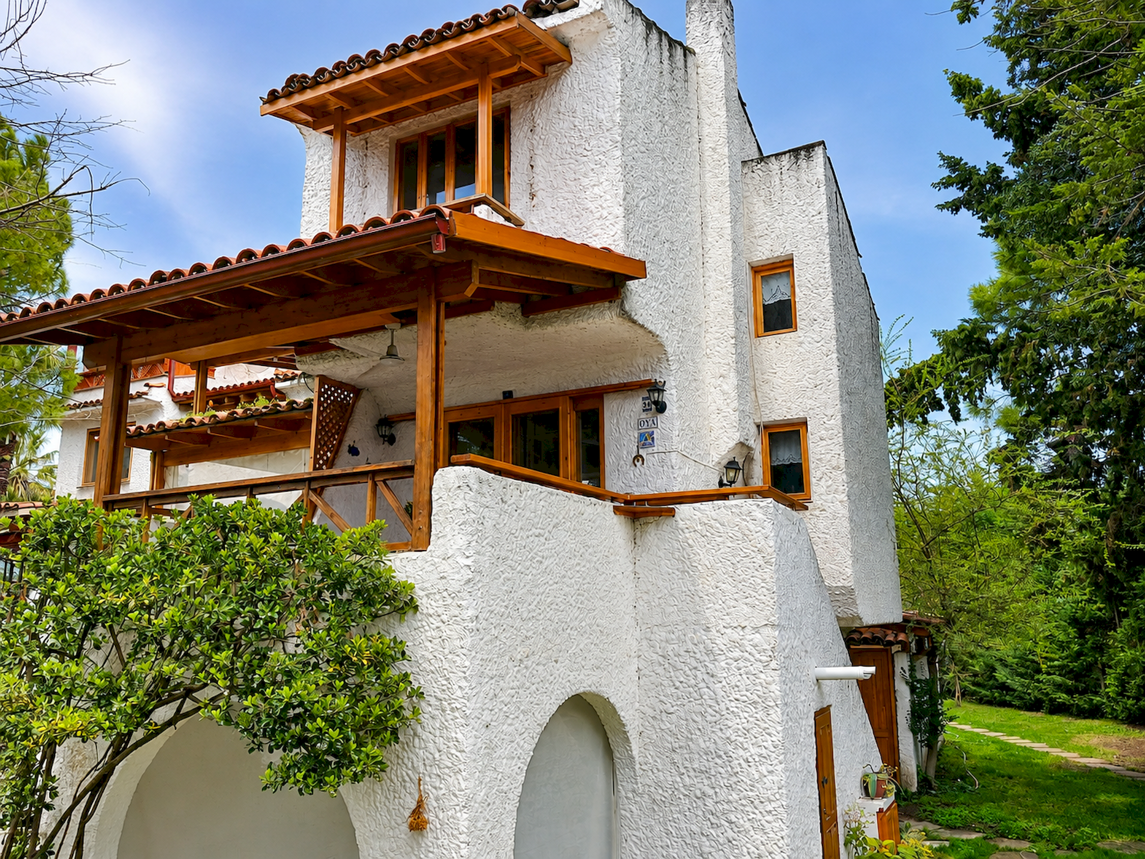 İznik Darka Tatil Köyünde 2+1 Gölet Manzaralı Satılık Dubleks