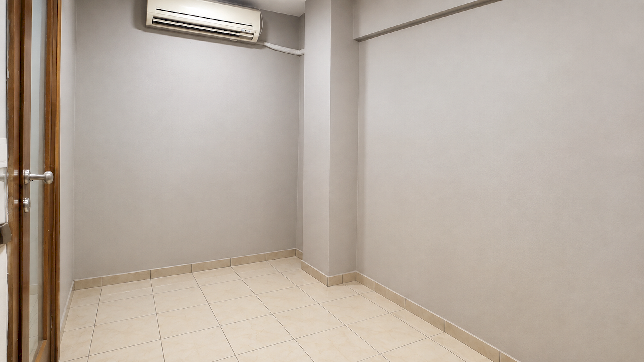 Selamiçeşme Bağdat Caddesi üzeri 2+1 Bakımlı Kiralık İşyeri