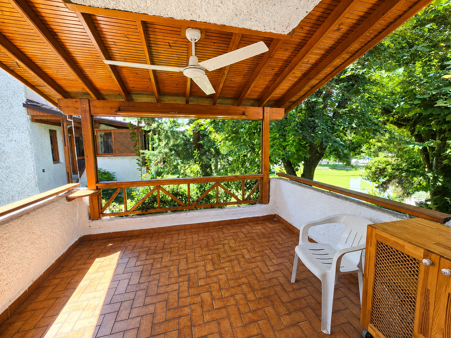 İznik Darka Tatil Köyünde 2+1 Gölet Manzaralı Satılık Dubleks