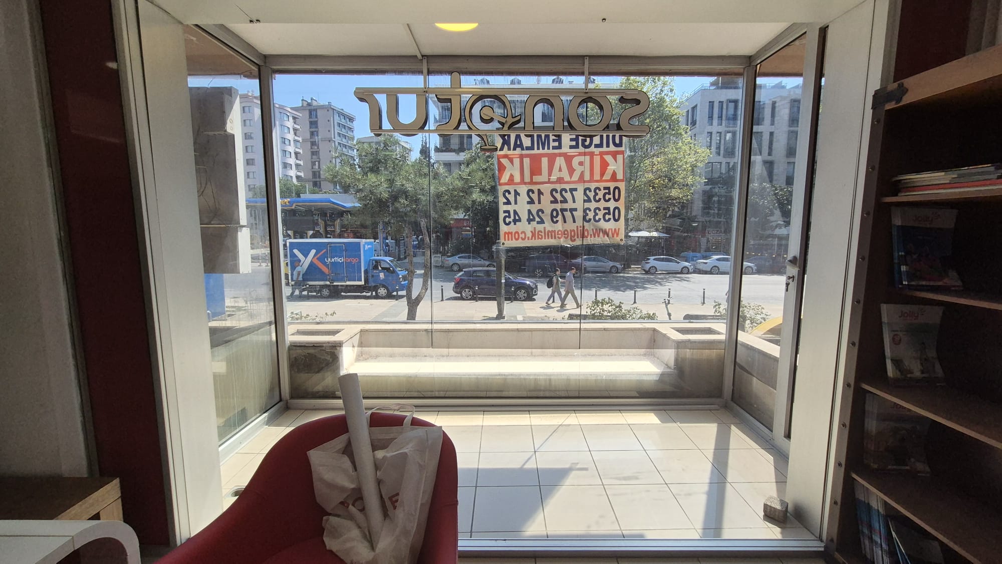 Selamiçeşme Bağdat Caddesi üzeri 2+1 Bakımlı Kiralık İşyeri