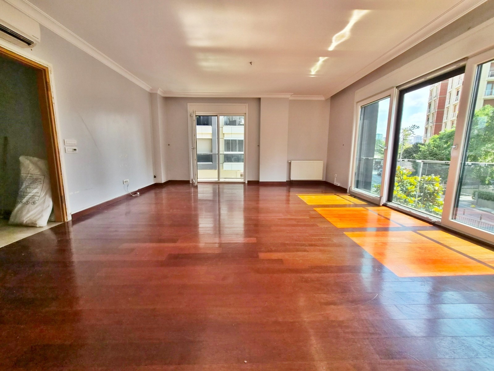 Selamiçeşmede Bağdat Caddesine 4.Binada 110 m2 Net 3+1 Daire