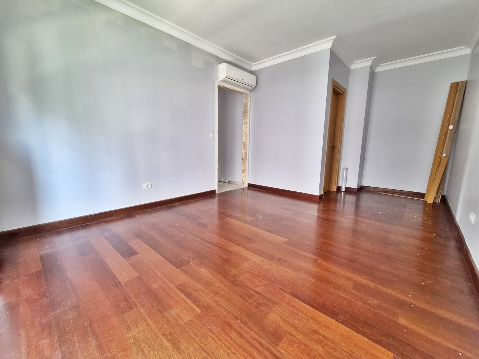 Selamiçeşmede Bağdat Caddesine 4.Binada 110 m2 Net 3+1 Daire