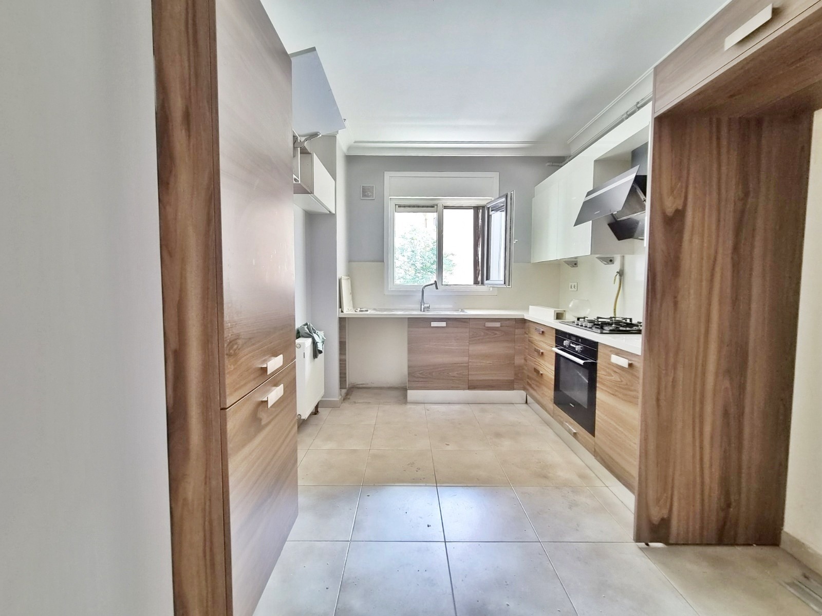 Selamiçeşmede Bağdat Caddesine 4.Binada 110 m2 Net 3+1 Daire