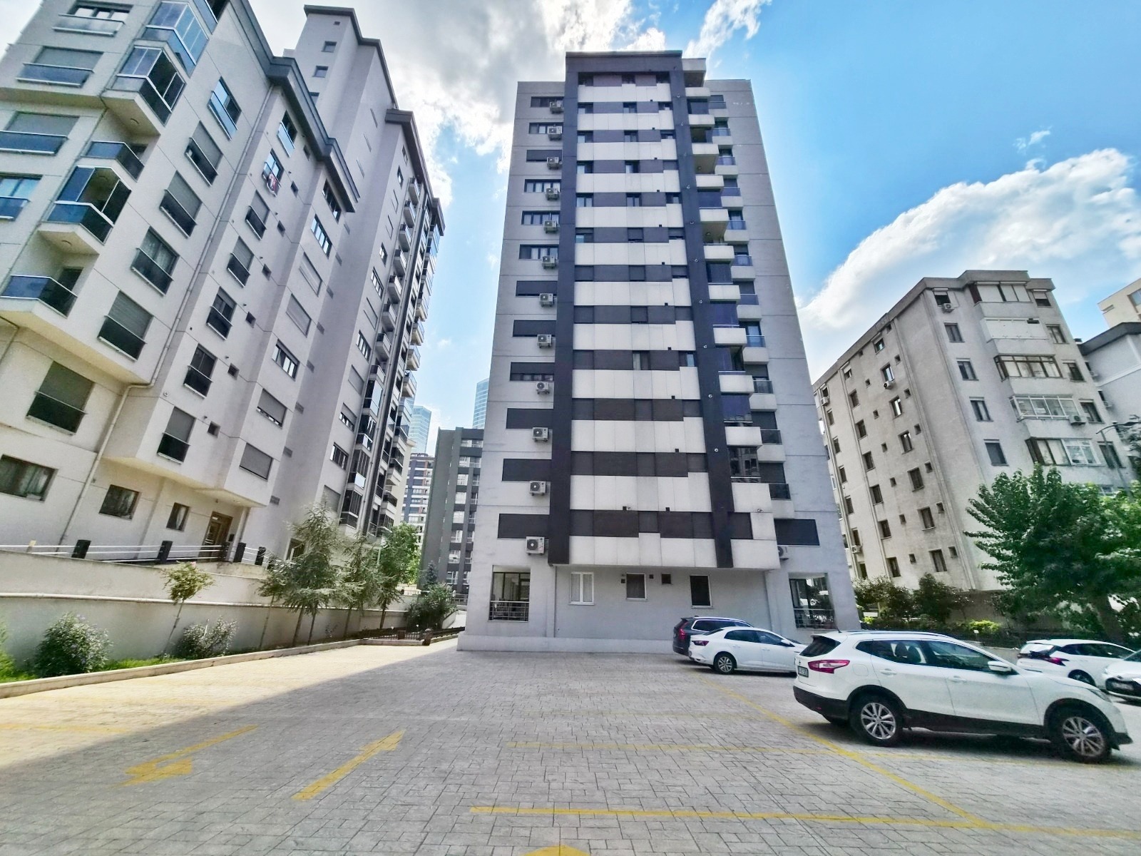 Selamiçeşmede Bağdat Caddesine 4.Binada 110 m2 Net 3+1 Daire