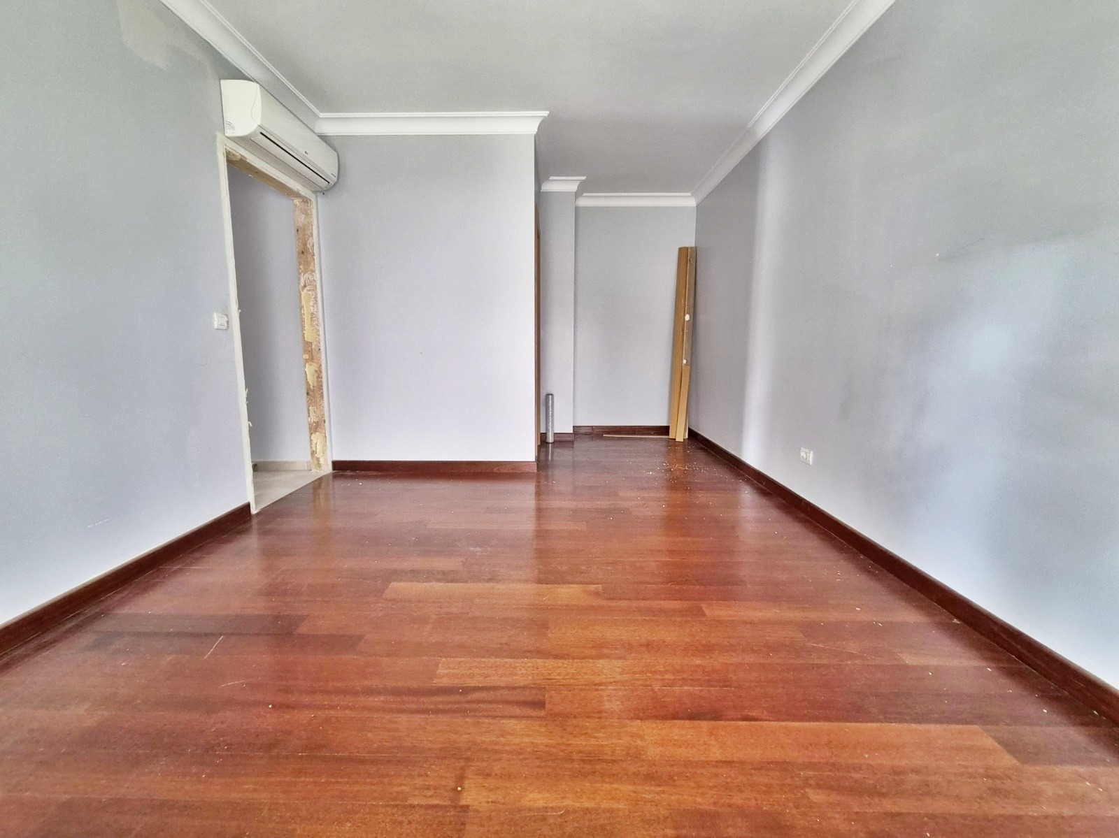 Selamiçeşmede Bağdat Caddesine 4.Binada 110 m2 Net 3+1 Daire