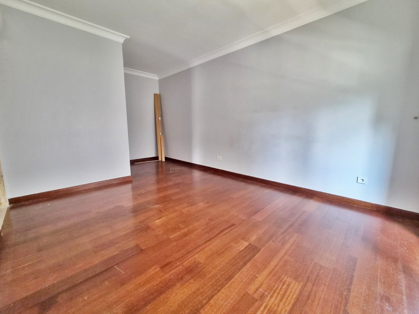 Selamiçeşmede Bağdat Caddesine 4.Binada 110 m2 Net 3+1 Daire