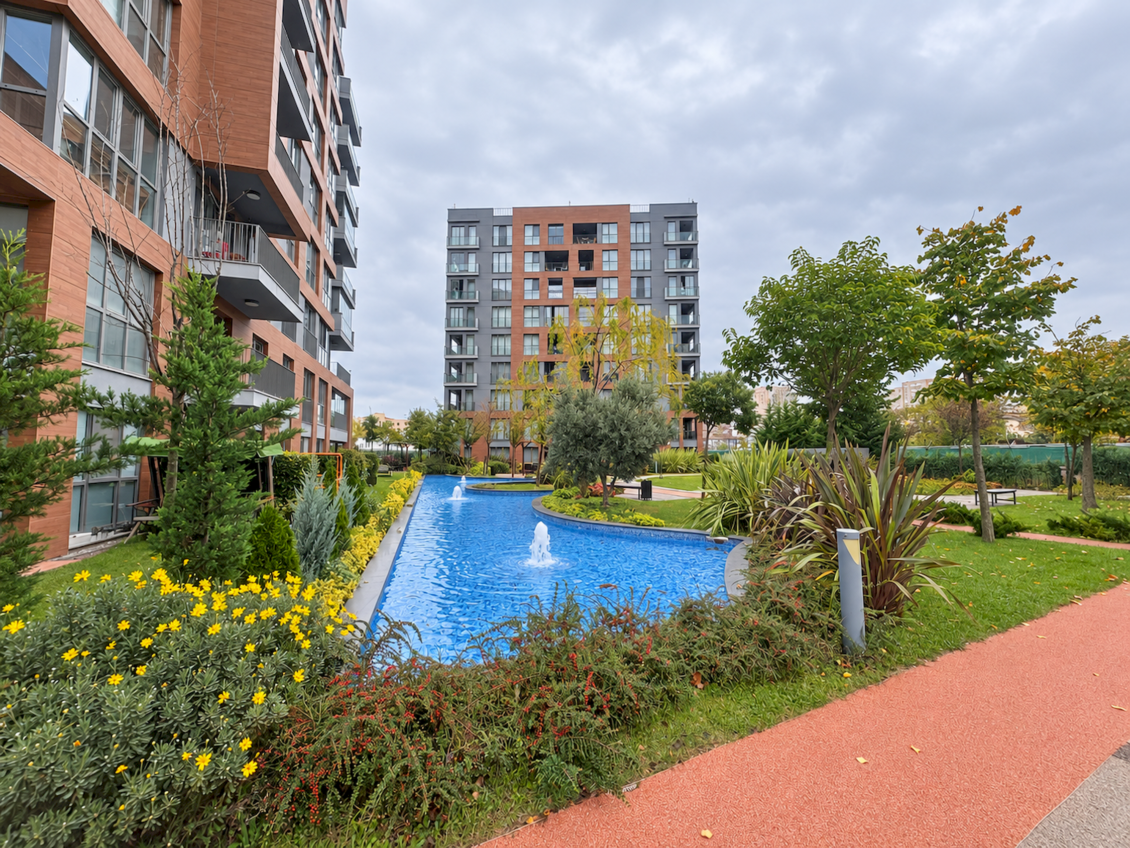 Ümraniye Sur Yapı Şehir Konaklarında Lüks Yaşam Satılık 1+1