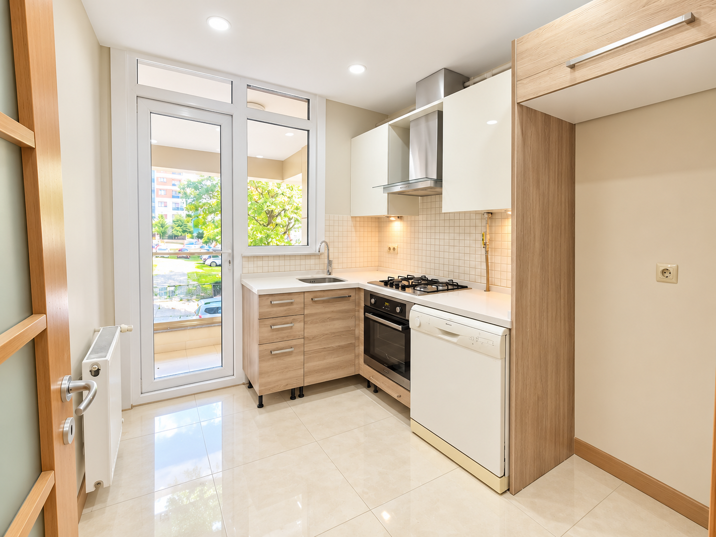 Şenesenevler’de 30 m² Teraslı, Ebeveyn Banyolu 120 m² 3+1 Satılık Daire