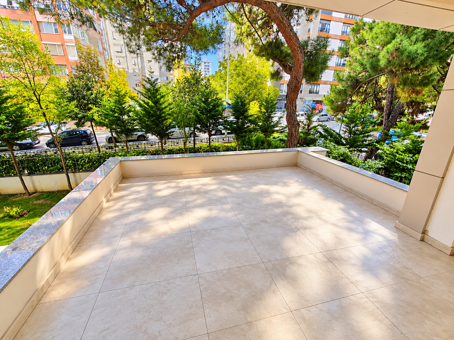 Şenesenevler’de 30 m² Teraslı, Ebeveyn Banyolu 120 m² 3+1 Satılık Daire