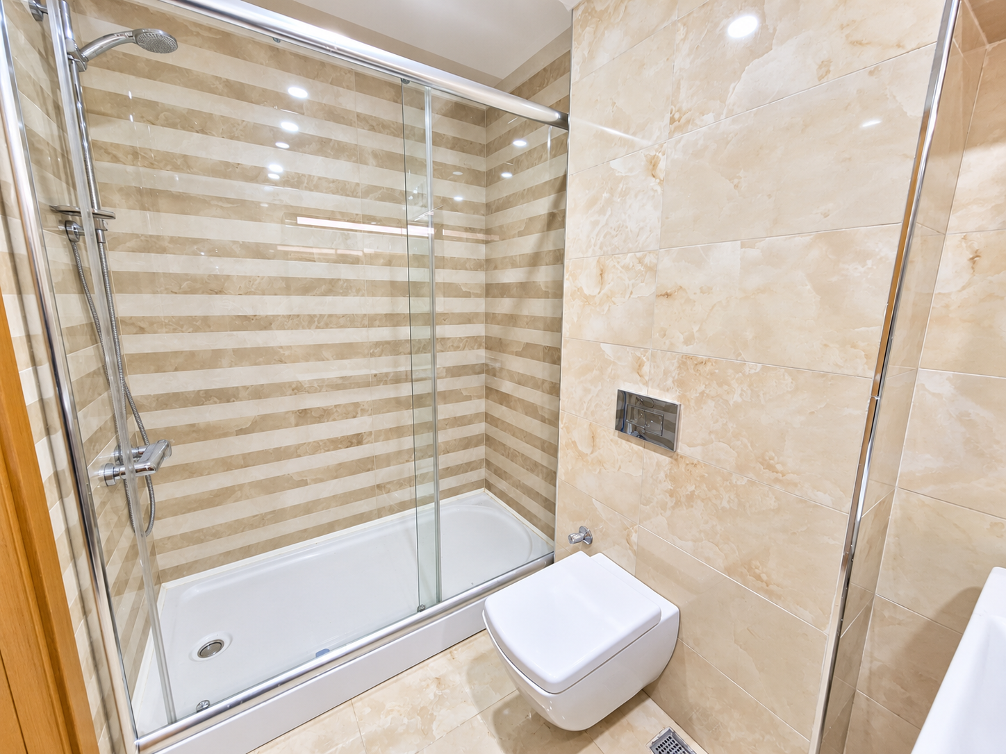 Şenesenevler’de 30 m² Teraslı, Ebeveyn Banyolu 120 m² 3+1 Satılık Daire