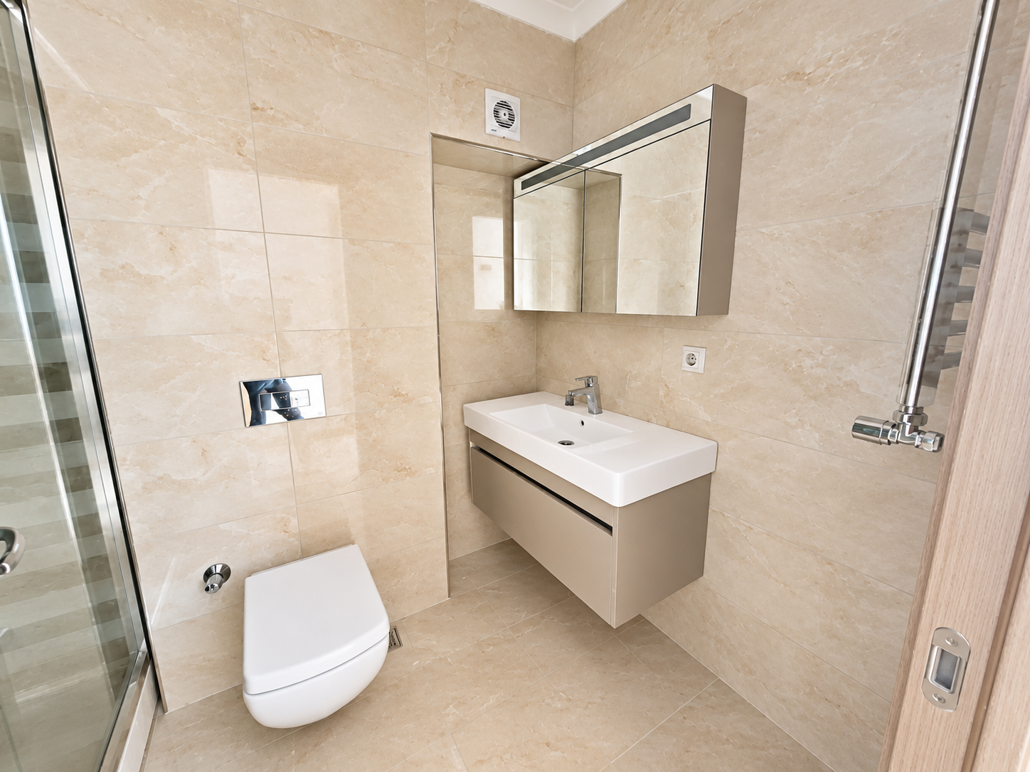 Şenesenevler’de 30 m² Teraslı, Ebeveyn Banyolu 120 m² 3+1 Satılık Daire